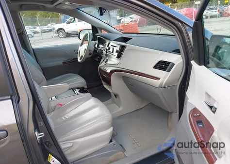 2011 Toyota Sienna Xle V6 z USA, uszkodzony, nr VIN 5TDYK3DC4BS144573